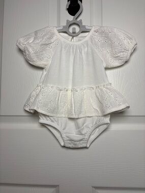 First Impressions White Eyelet Flutter Sleeve Sunsuit Romper 3-6M NWT